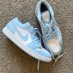 Air Jordan 1 low sneakers women’s size 9
